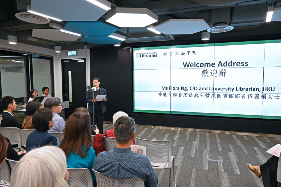 The ceremony was officiated by Ms Flora Ng, CIO and University Librarian of HKU; Professor Rosie Young, Honorary Lifetime Chairperson, HKU Foundation and Emeritus Professor of Li Ka Shing Faculty of Medicine, HKU; Dr Aline Wong, Representative of the Kan Family.